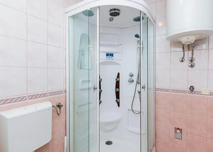 Nicol - With Terrace *