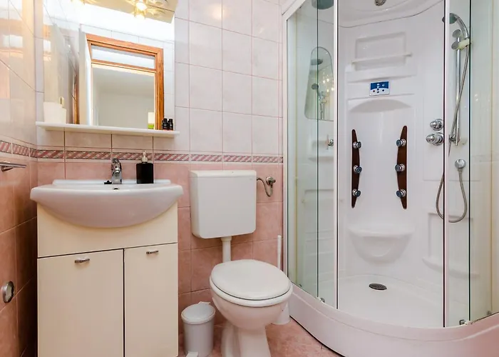 Nicol - With Terrace